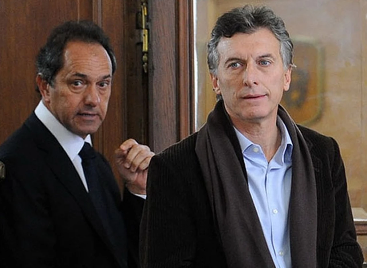 La economí­a en el centro de la campaña: Scioli dijo que tiene "profundas diferencias" con Macri y elogió a Kicillof