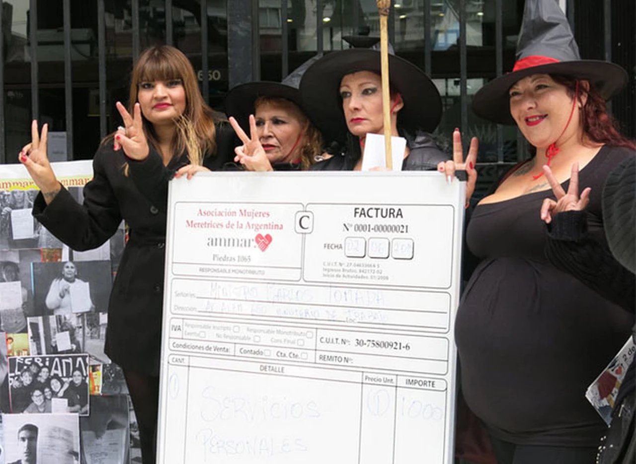 Con boleta de Monotributo, trabajadoras sexuales fueron a protestar al Ministerio