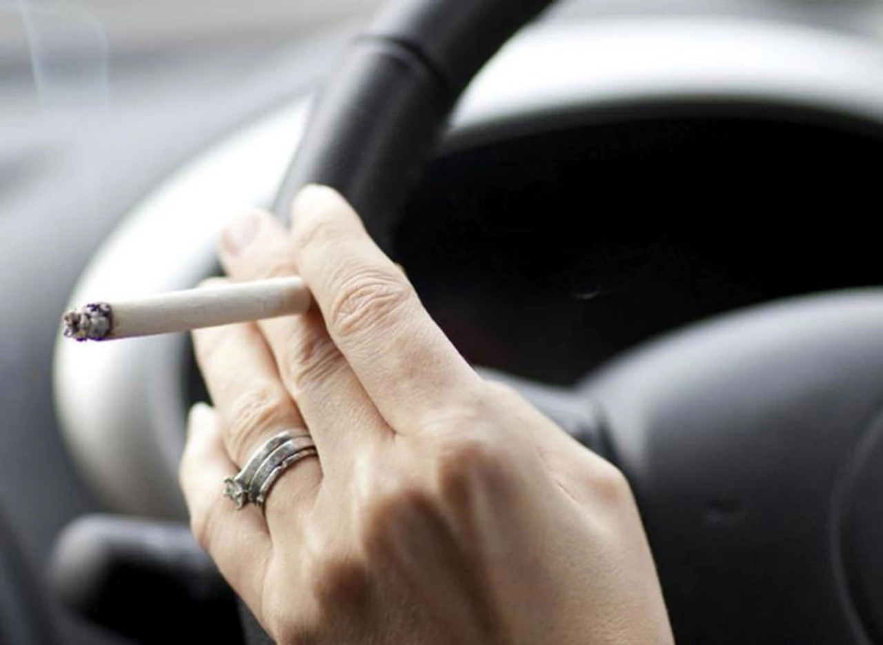 Presentaron proyecto para que se prohí­ba fumar mientras se conduce