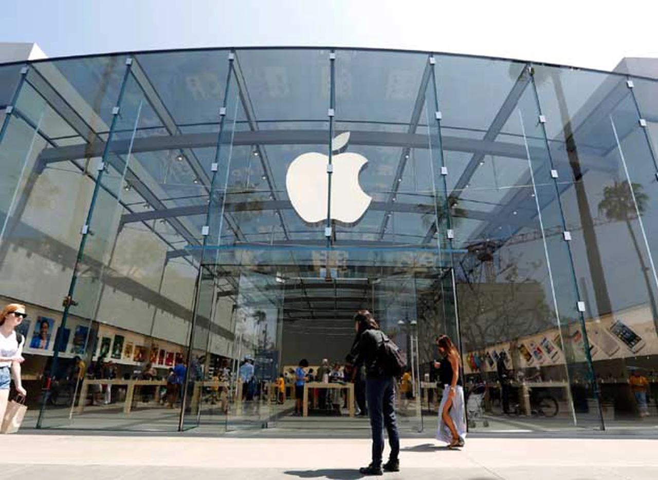 Se derrumba la acción de Apple: la multa equivale al 30% de su ganancia anual