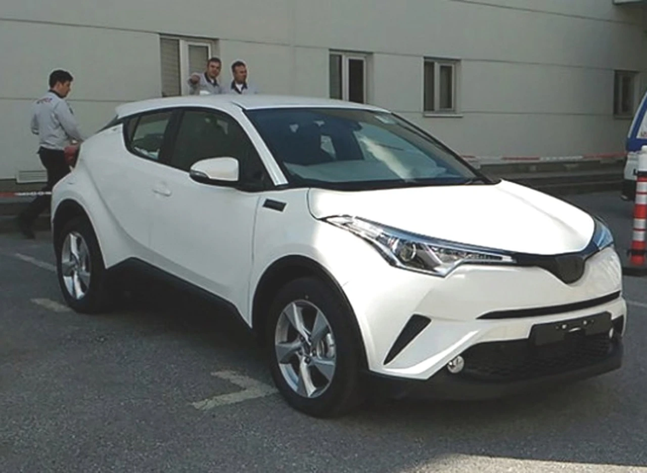 Filtrado: aparecen más "fotos espí­a" de la nueva SUV de Toyota