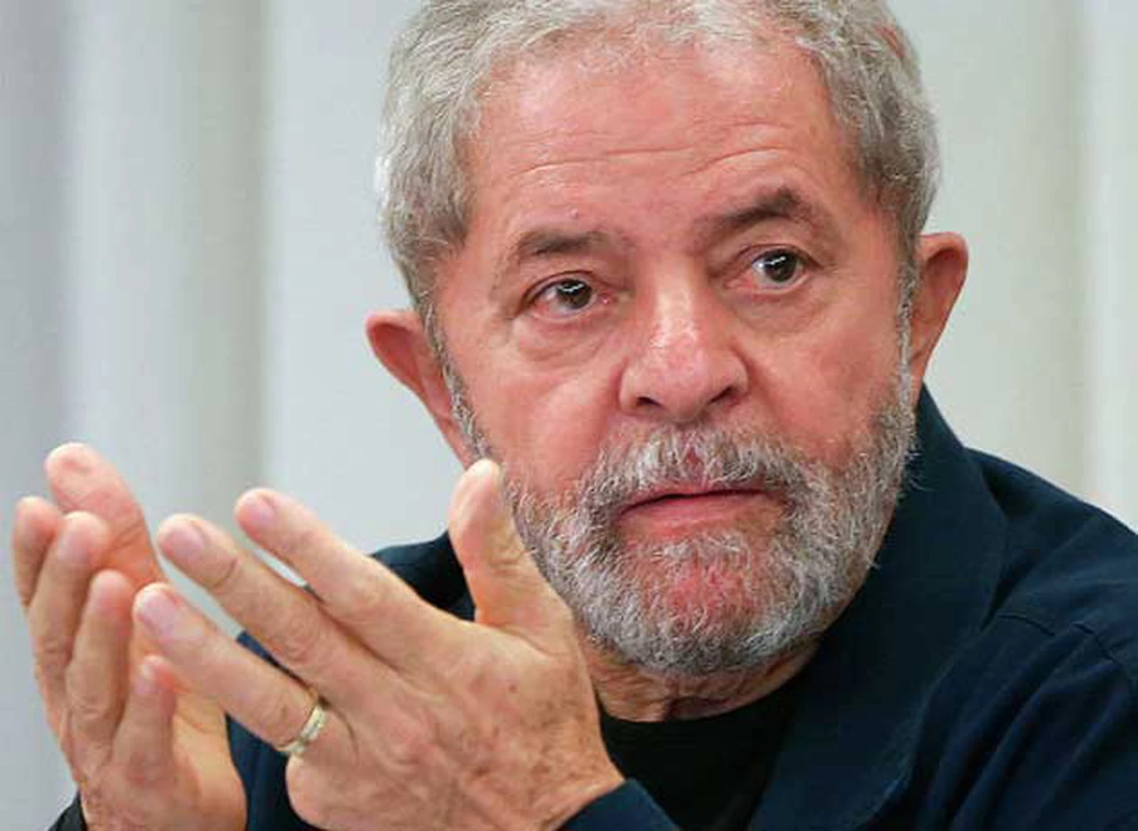 Lula entregó su pasaporte a la Policí­a: no puede salir de Brasil