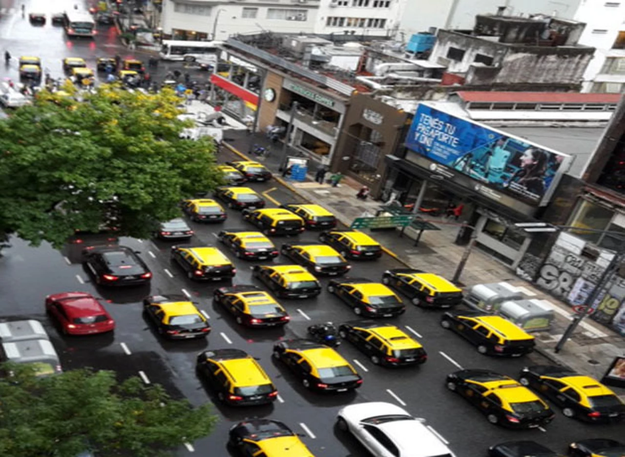 Con 2.000 choferes registrados, comenzó a funcionar la aplicación BA Taxi para competirle a Uber