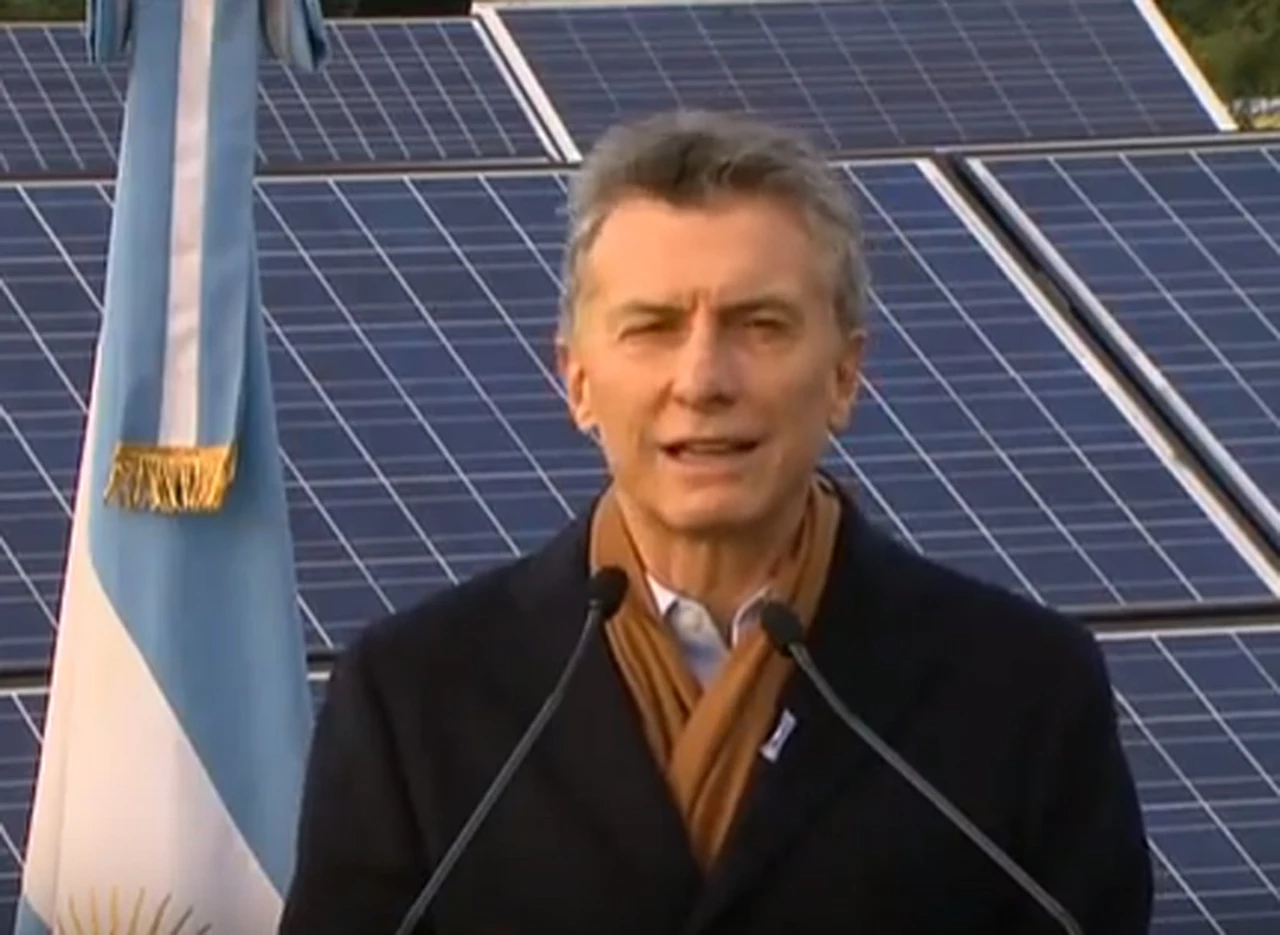 El Presidente  pidió "llenar la Patagonia de molinos" para enfrentar la crisis energética en el paí­s