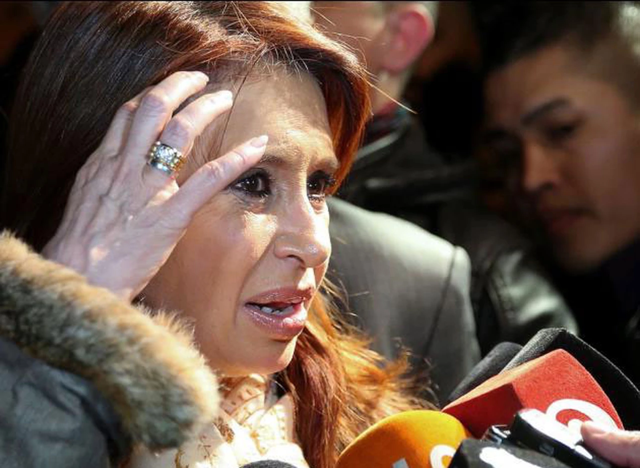 Denuncian que CFK borró su nombre con "liquid paper" de actas de la causa Hotesur