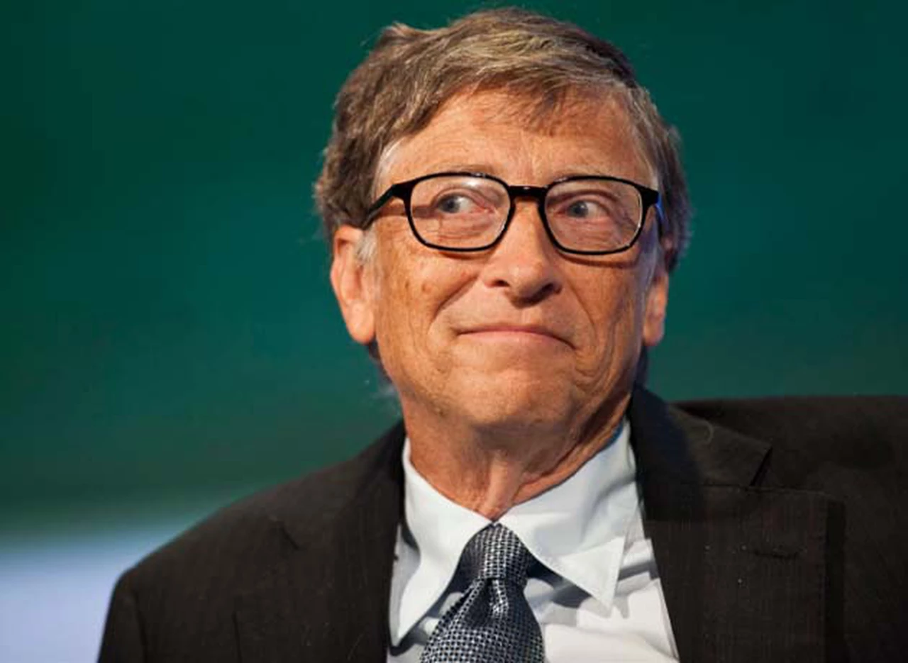 La solución de Bill Gates para robots que "roban" trabajos humanos