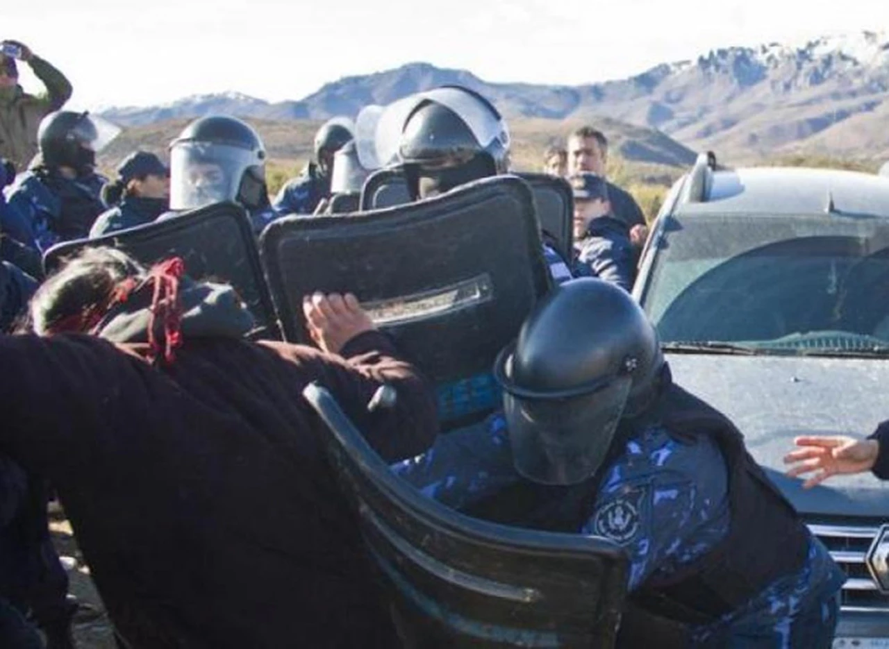 Conflicto con Benetton: reprimieron a mapuches en el Bolsón y hay heridos 