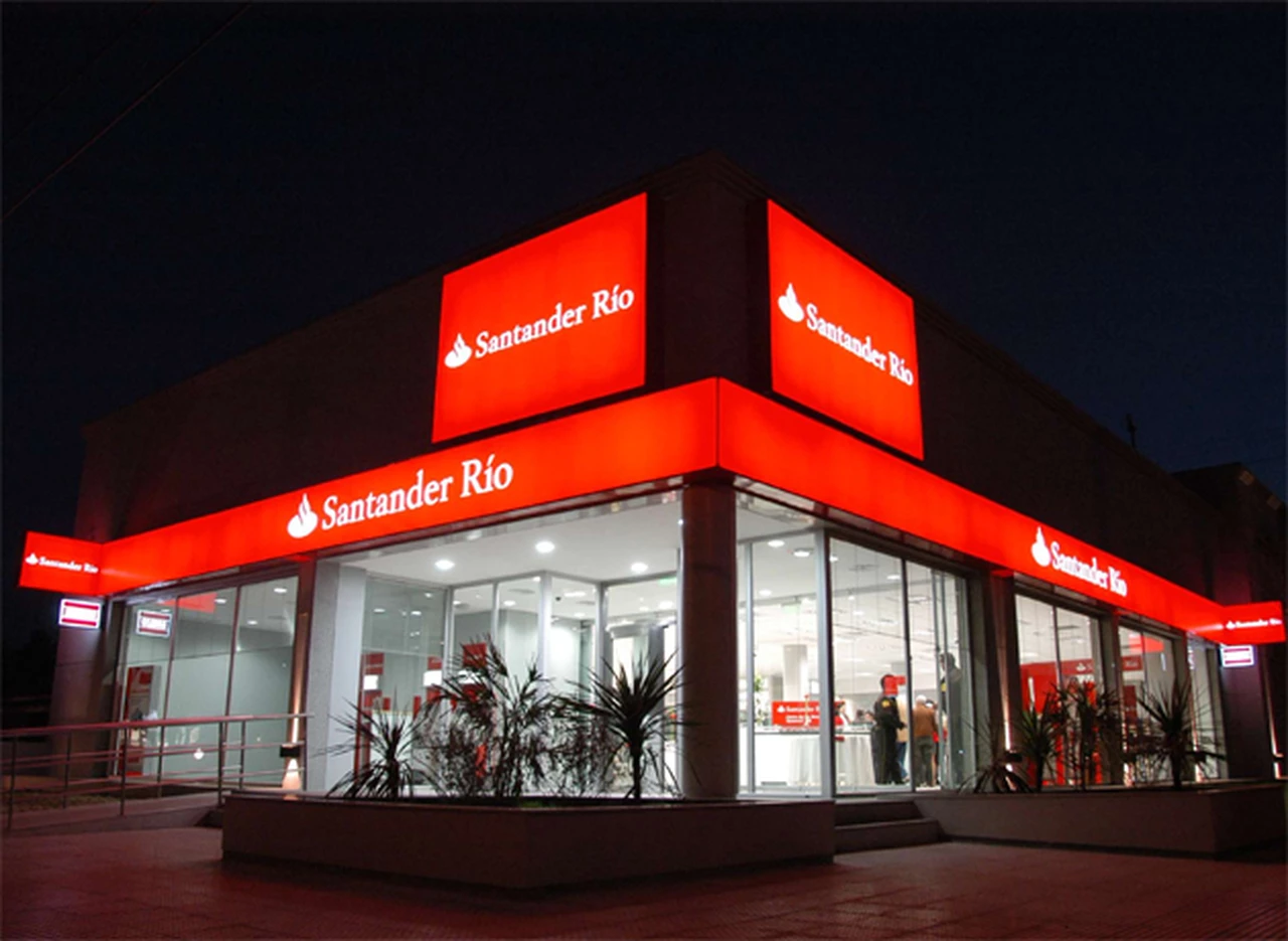 Santander ofrece millas de American Airlines y espera OK del Central por el Citi