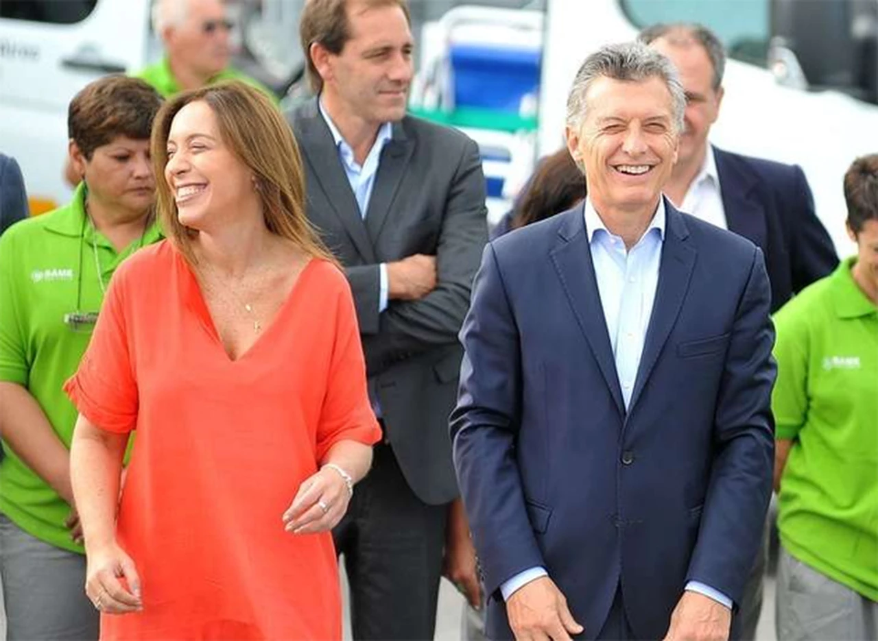 Vidal se animó a un vestido corto y hasta la elogió Macri: ¿Cambio de look para calentar la campaña?