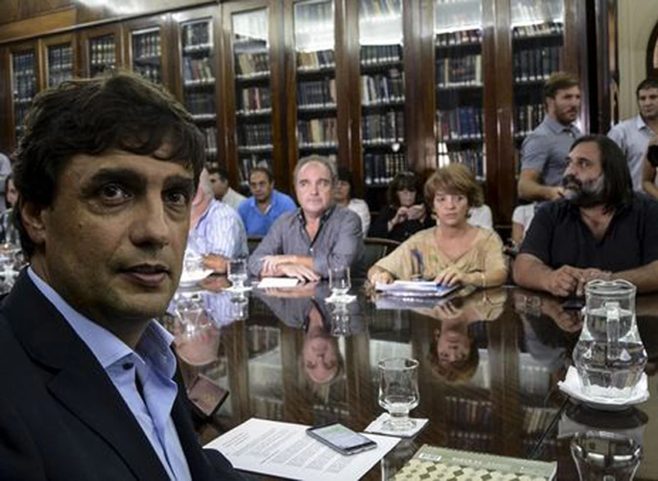 Ministro de Vidal, a los maestros: "No hay plata para aumentar sueldos"