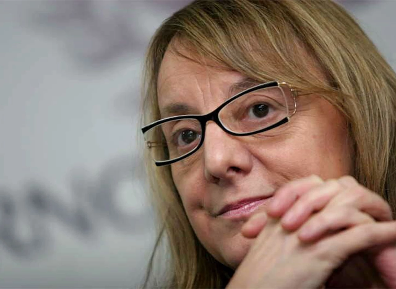 Alicia Kirchner tomará deuda en dólares para paliar la crisis provincial