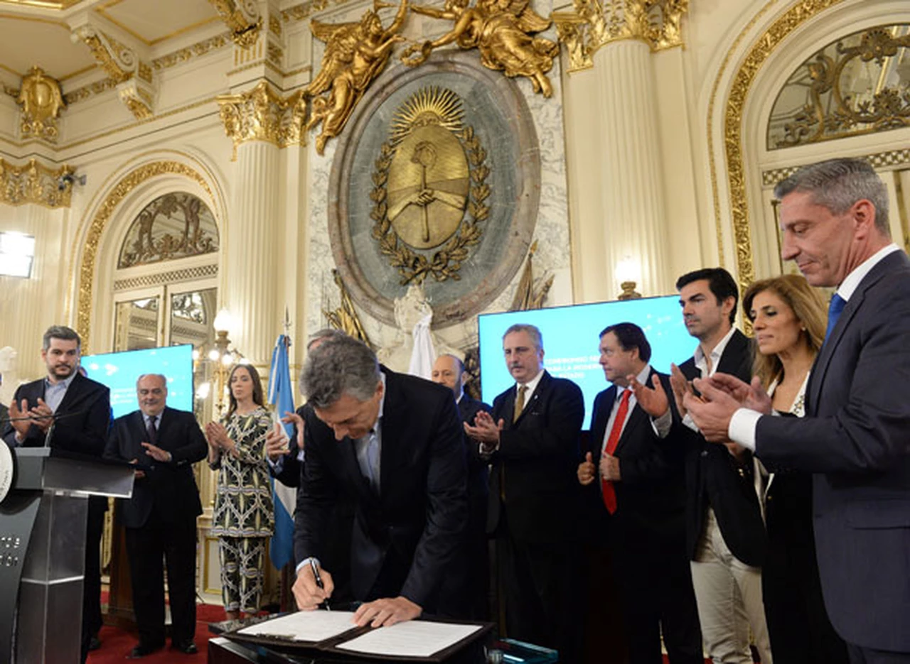 Por FMI y tarifas, Macri está reunido con los gobernadores peronistas