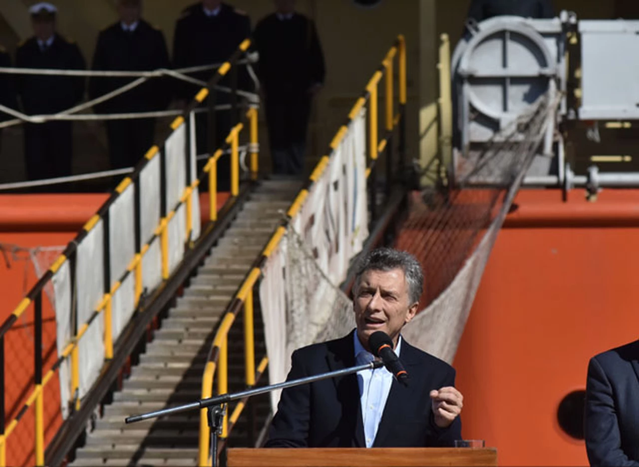 Macri retomó su agenda tras su gira a EE.UU.: visitó el rompehielos Irí­zar, con el que viajarí­a a la Antártida en la próxima campaña
