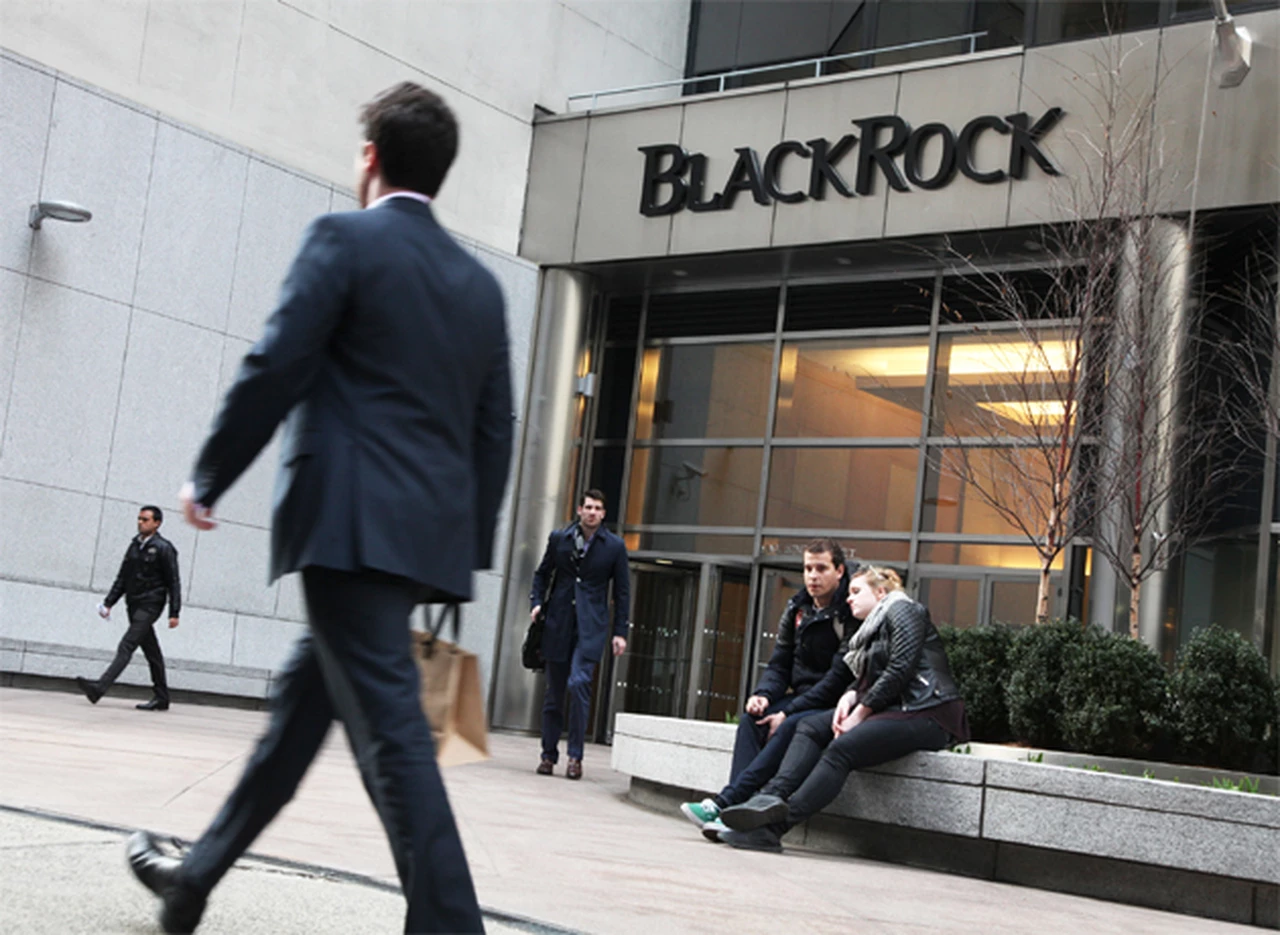 Inversores institucionales se preparan para riesgos: BlackRock