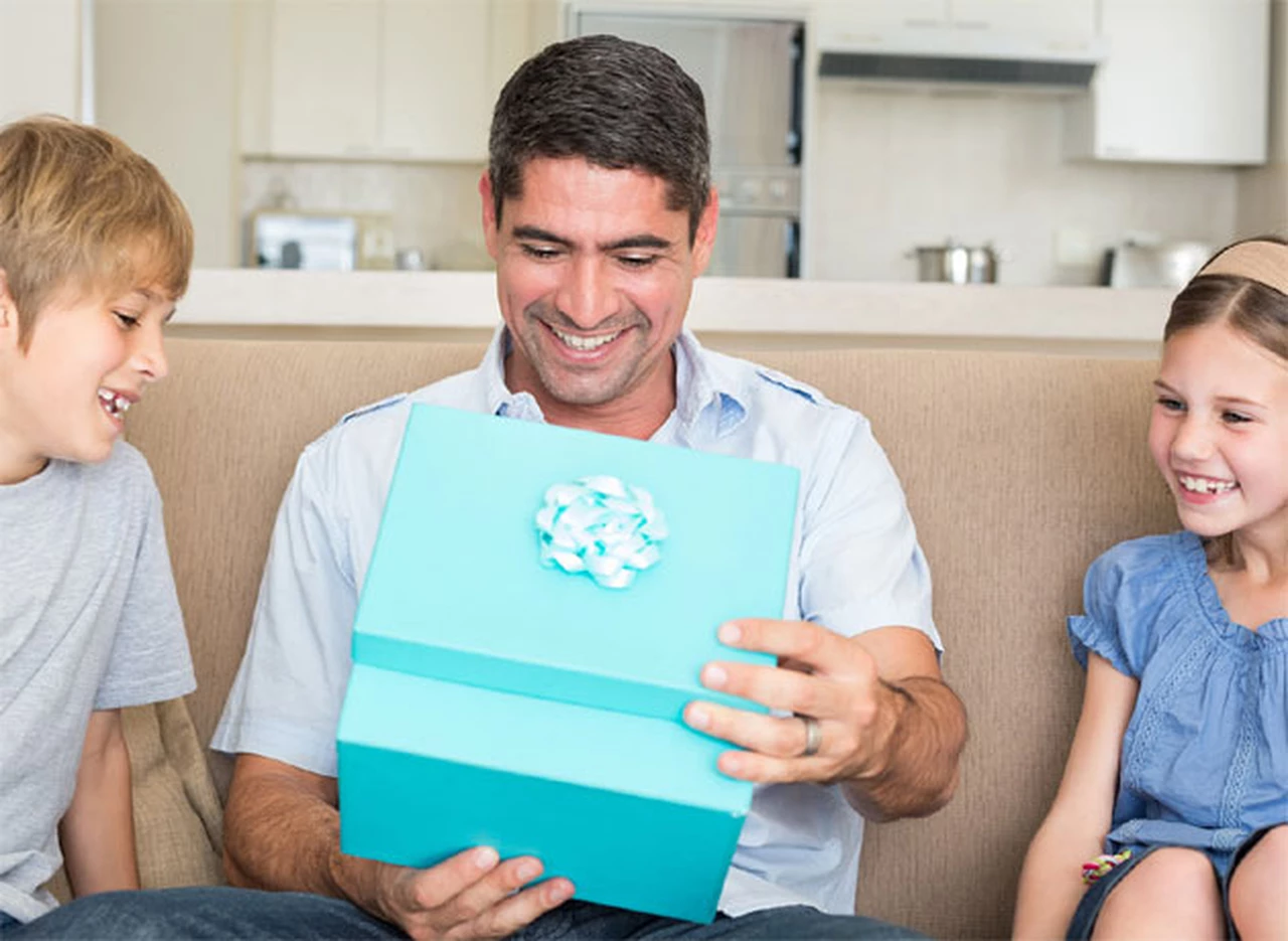 Estos son los 11 consejos que da el Gobierno para las compras del Dí­a del Padre