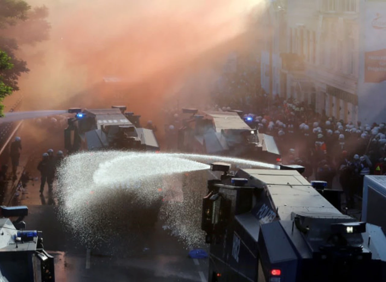 Cumbre G-20: a horas de que Macri llegara a Alemania, la policí­a desalojó a manifestantes antiglobalización
