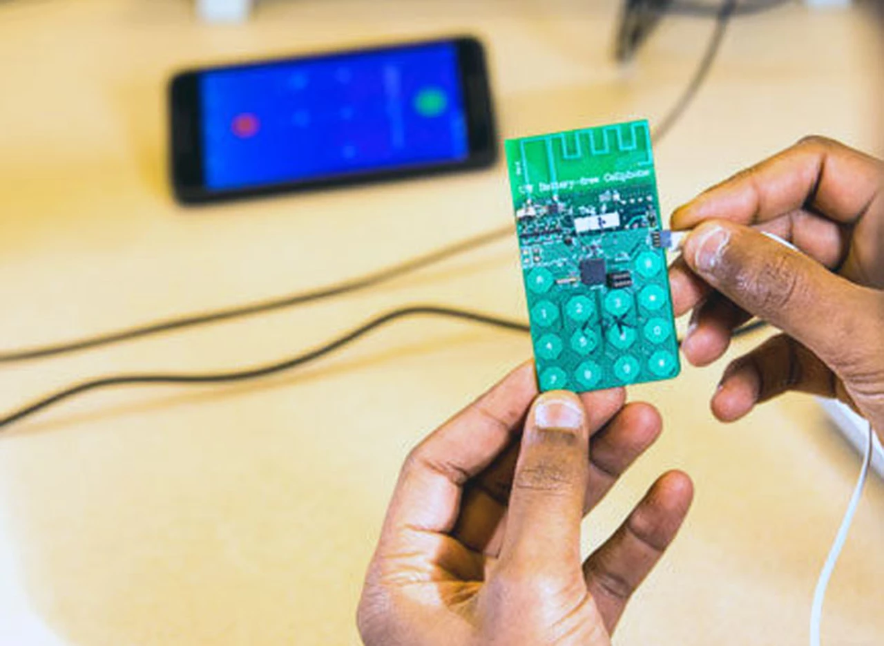 Crean el primer teléfono móvil que funciona sin una baterí­a