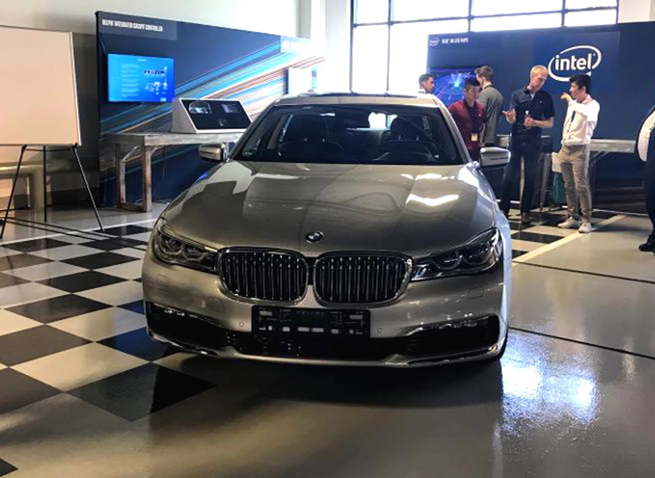 BMW e Intel tendrán un vehí­culo autónomo conectado a 5G en 2021