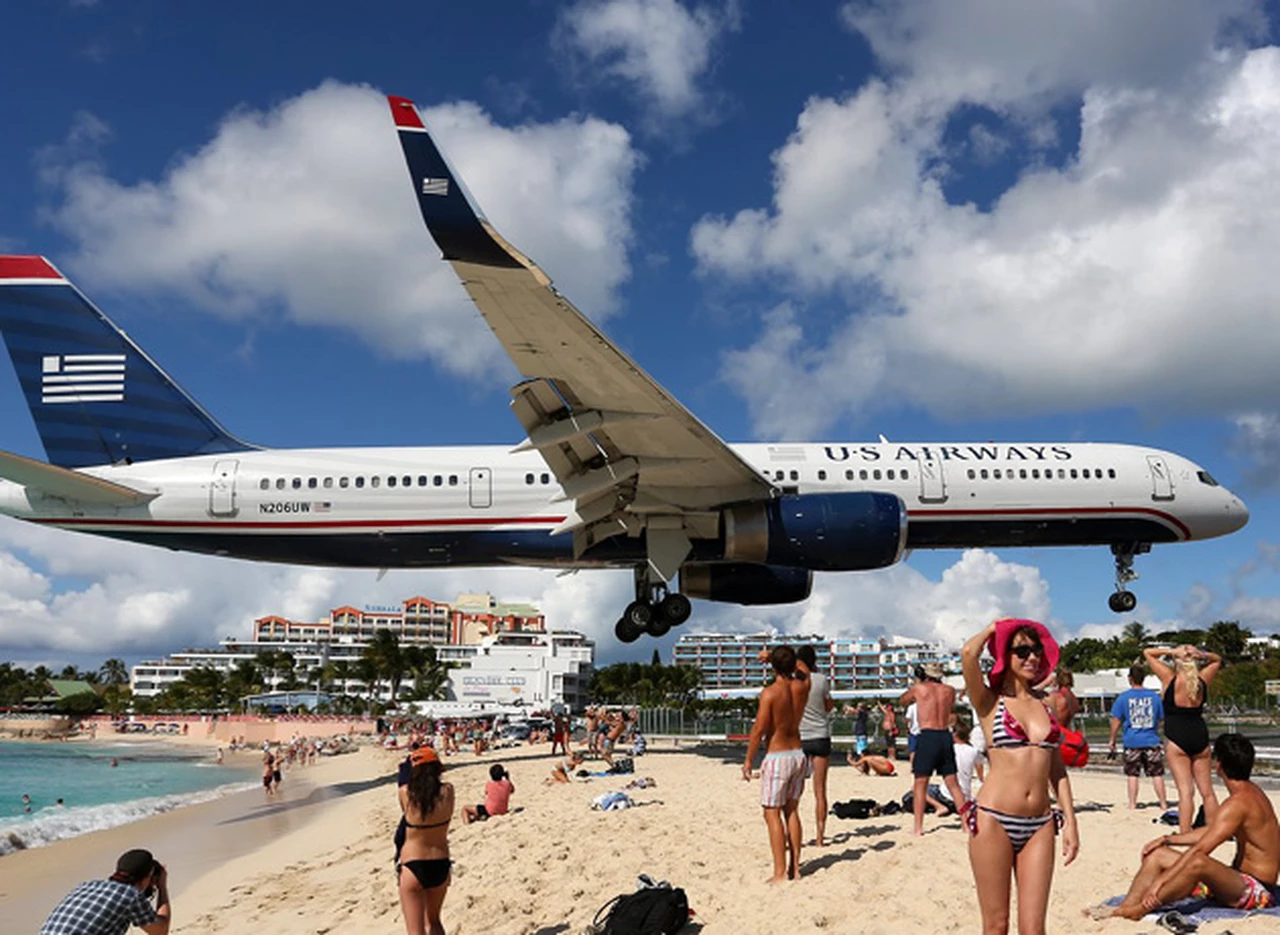St. Maarten, una playa peligrosa: mujer muere por la ráfaga de la turbina de un avión