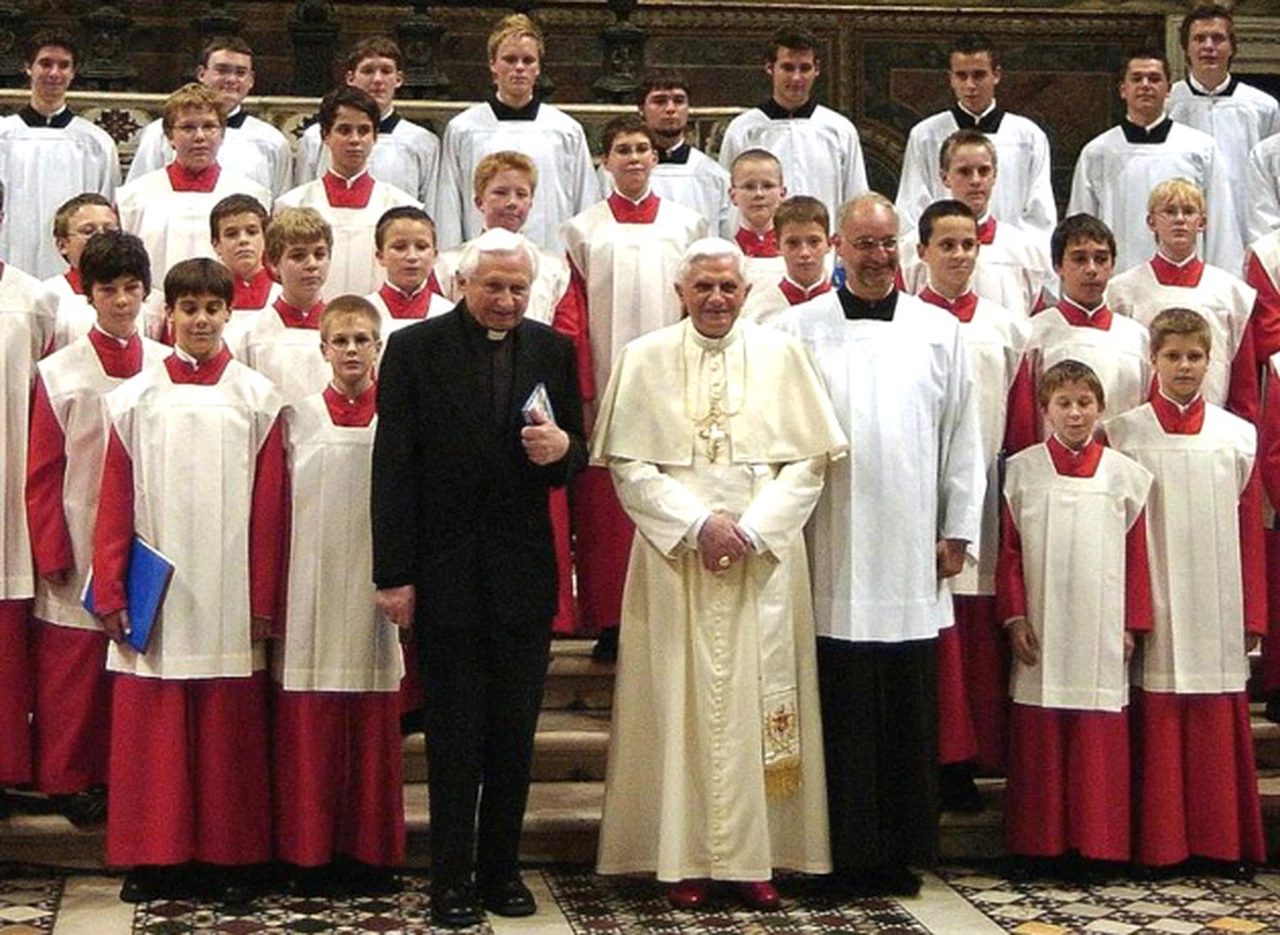 Denuncian que más de 500 niños sufrieron abusos en coro dirigido por hermano de Benedicto XVI