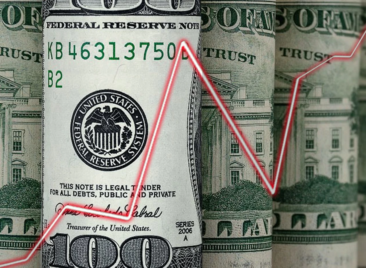El dólar se dispara a $17,75 y lentamente empieza a acercarse a su techo previo a las PASO