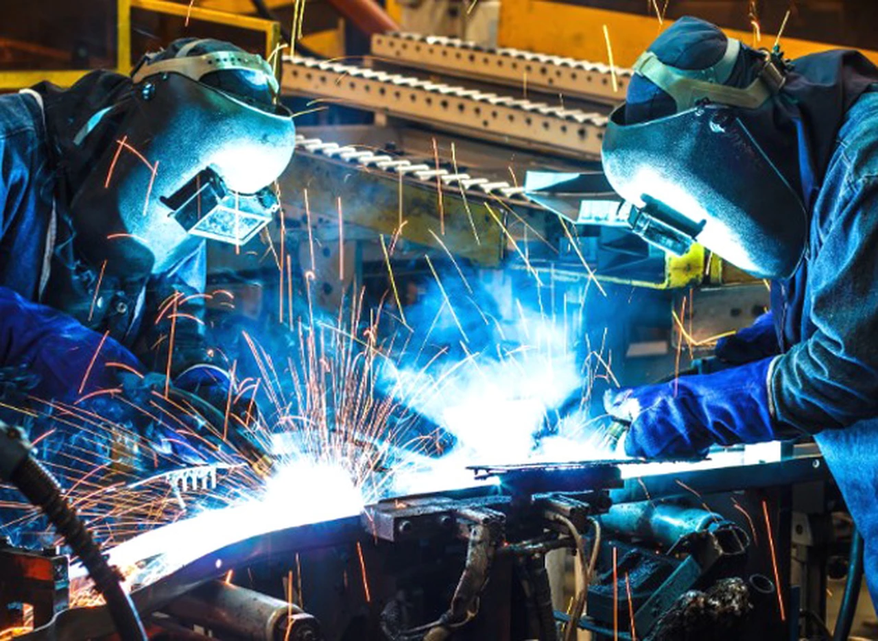 La producción industrial creció 5,9% en julio, según el INDEC