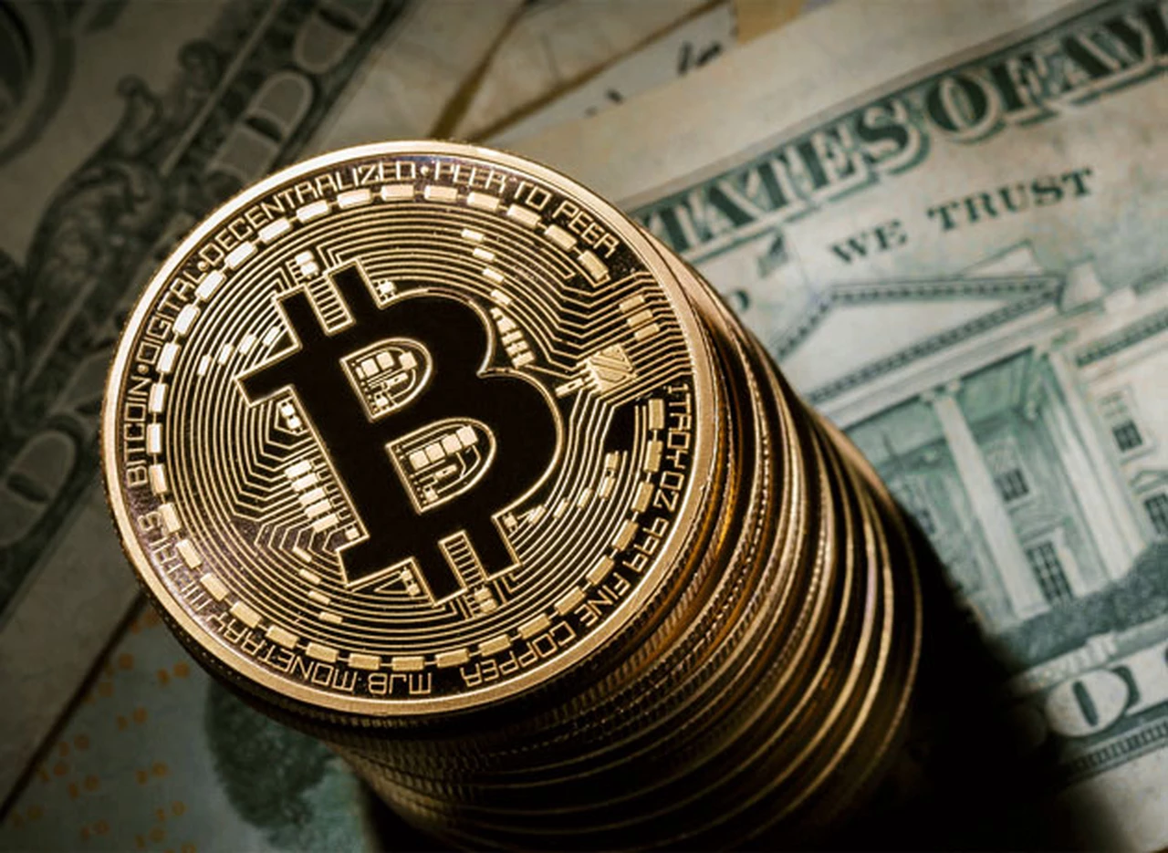 El Bitcoin vuelve a arremeter y luego de caer un 25% toca los 8.000 dólares