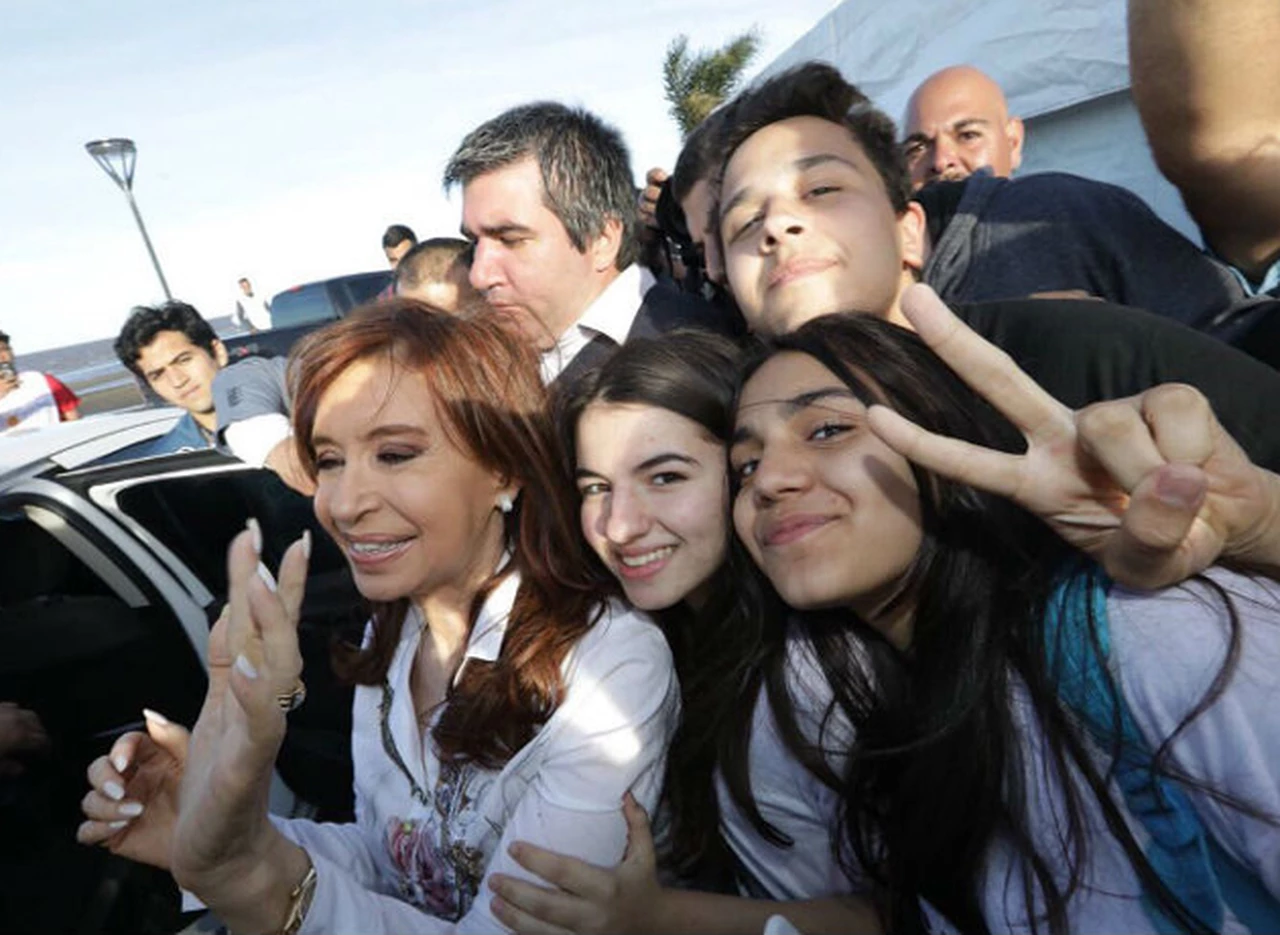 CFK respaldó la toma de colegios: "Ustedes no necesitan que nadie les dé clase"
