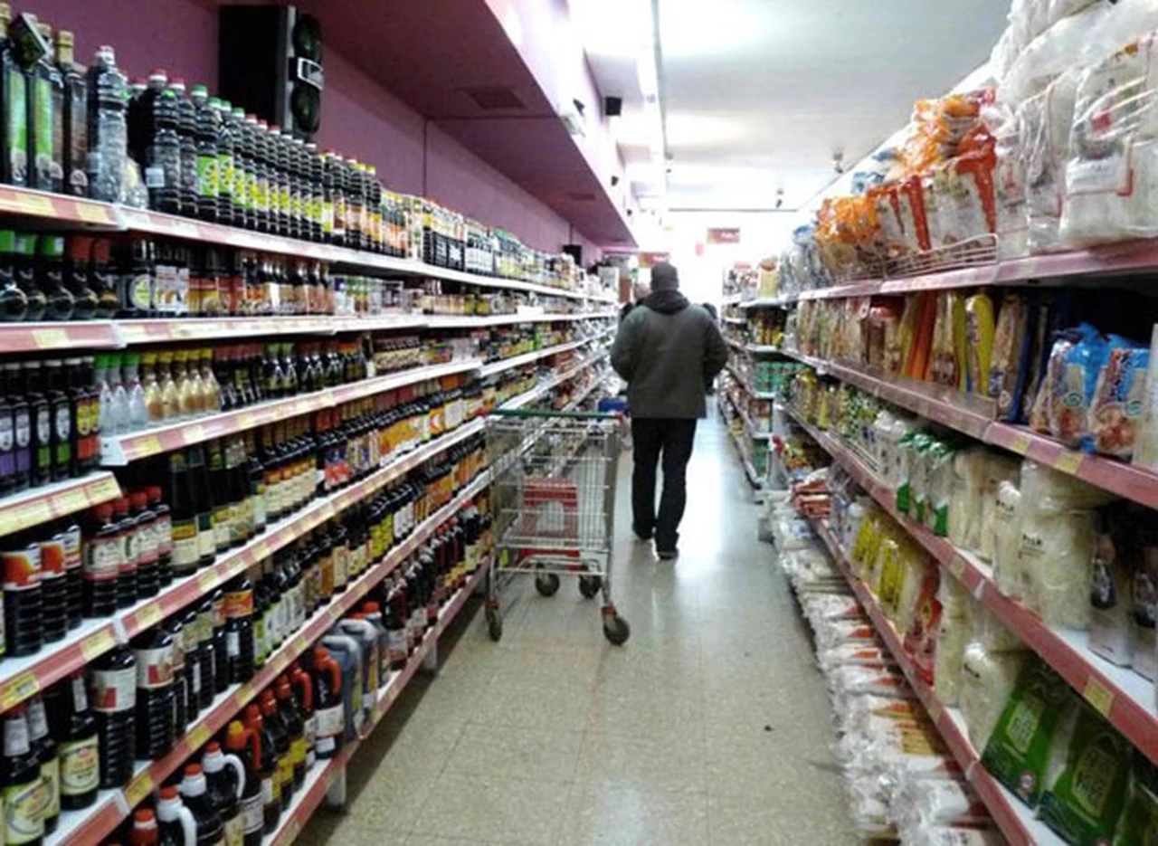 Expectativas de inflación de consumidores bajaron, pero superan pronósticos privados