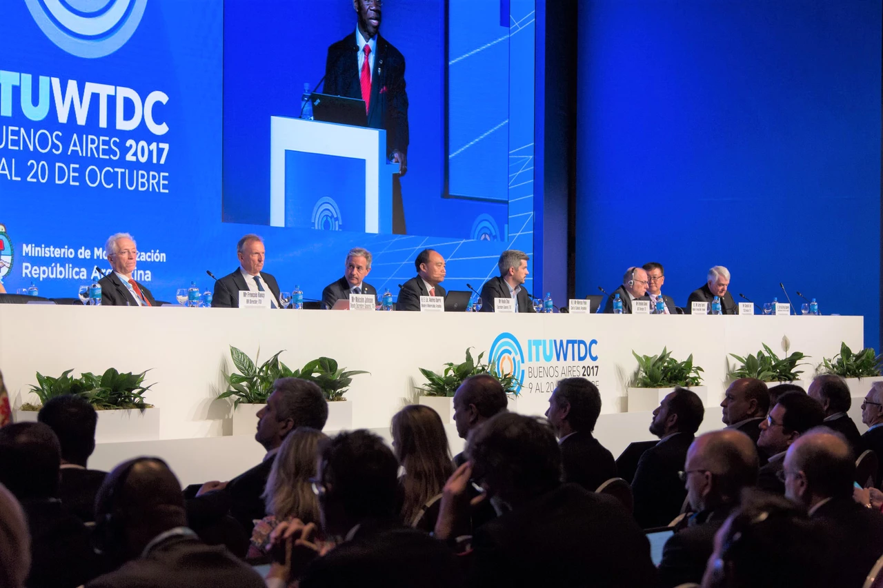 Congreso Mundial "telco", entre la promesa de inversiones y la gestión de la "pesada herencia"