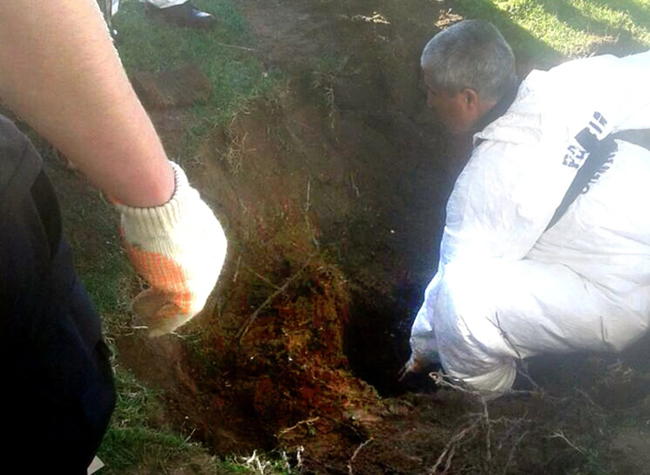 Hallan un "misterioso" barril enterrado en una quinta del "Pata" Medina