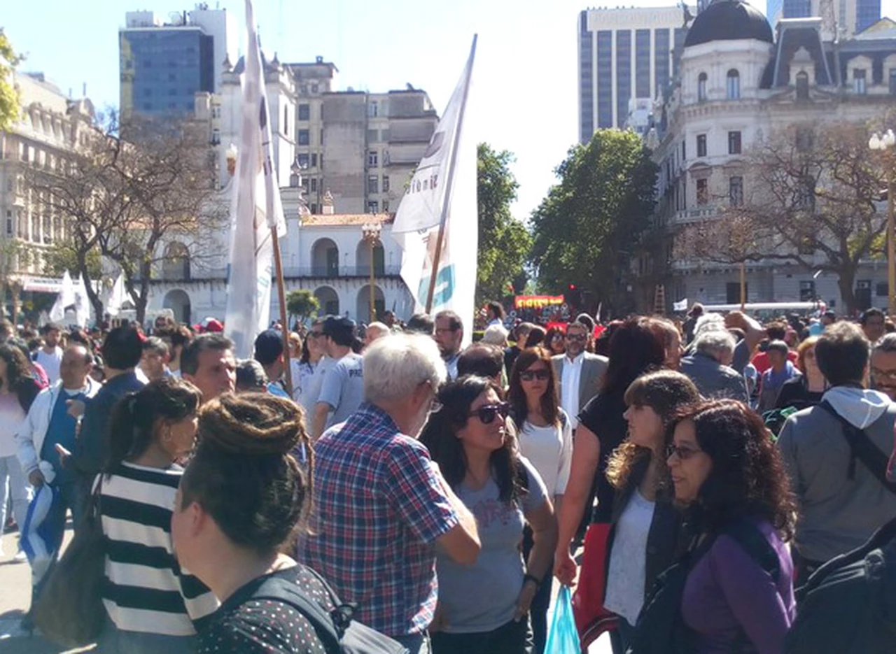 Manifestación en Plaza de Mayo para reclamar por Santiago Maldonado