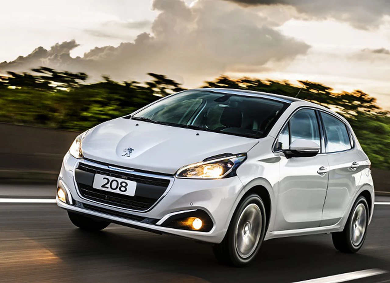 El Peugeot 208 incorpora el motor diésel y una renovada caja de cambios automática
