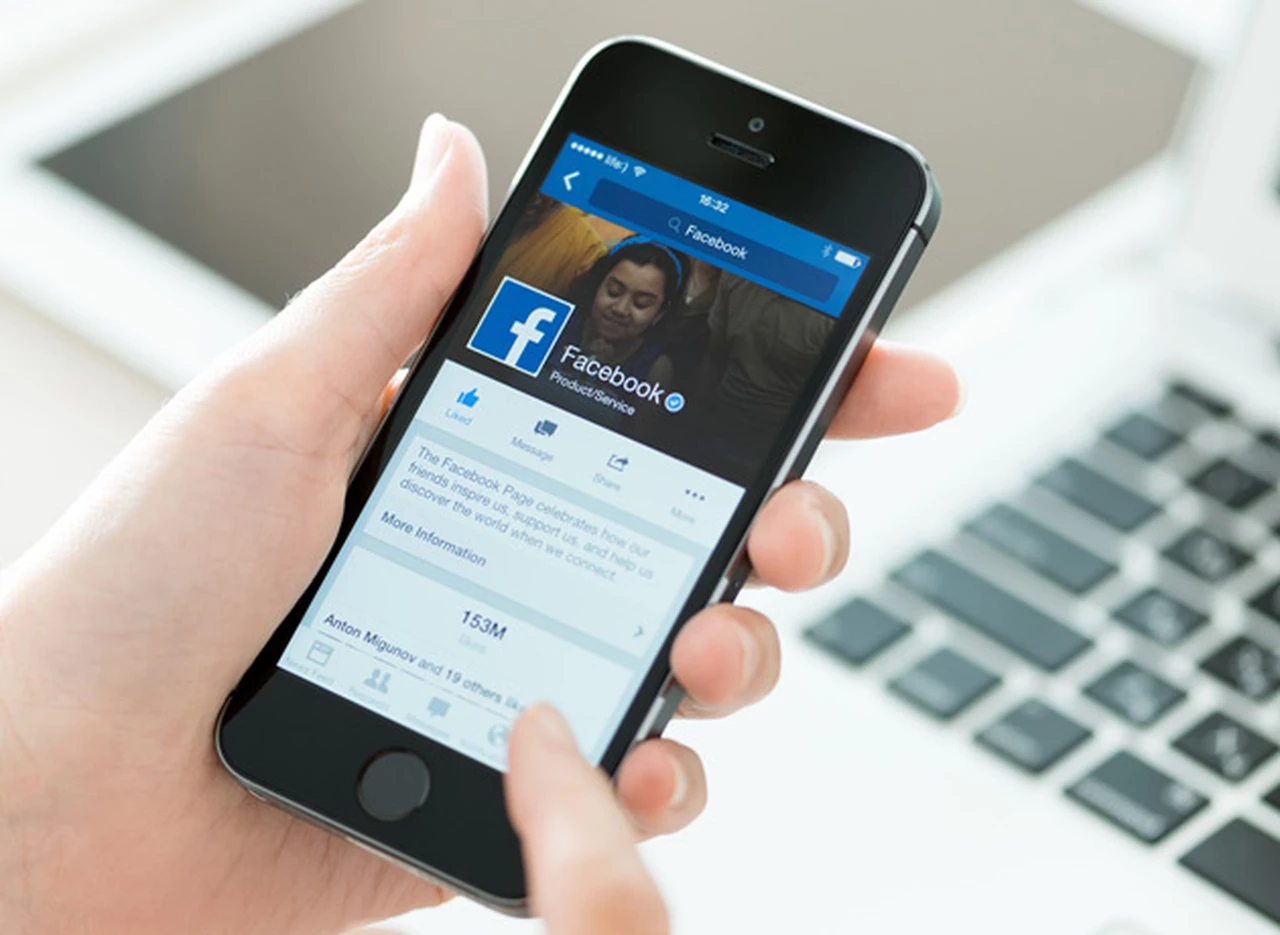 Facebook reconoce que las redes sociales son dañinas y tiene la solución: usarlas más
