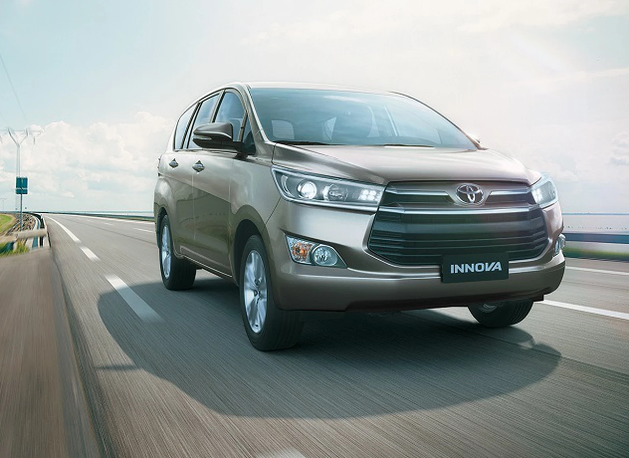 Toyota empieza a vender la Innova en la Argentina, un minivan para ocho pasajeros