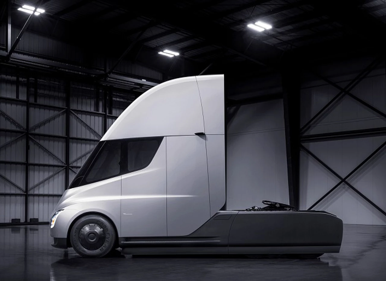 Así­ es el nuevo camión eléctrico de Tesla: recorre 800 km con una carga y es más barato que cualquier diesel