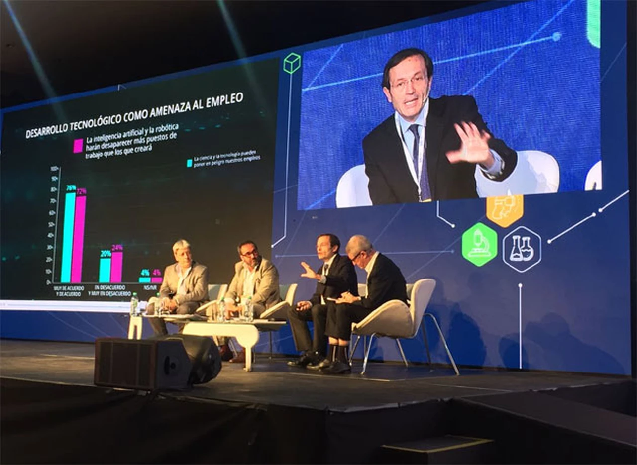 Reforma paralela: Macri pide acuerdos sectoriales y BID aconseja usar tecnologí­a para bajar desempleo