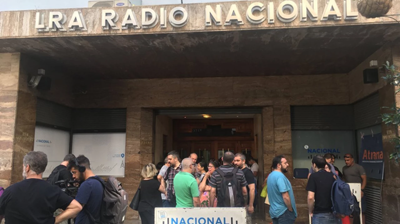 El Gobierno cesanteó a 21 trabajadores y estalló el conflicto en Radio Nacional