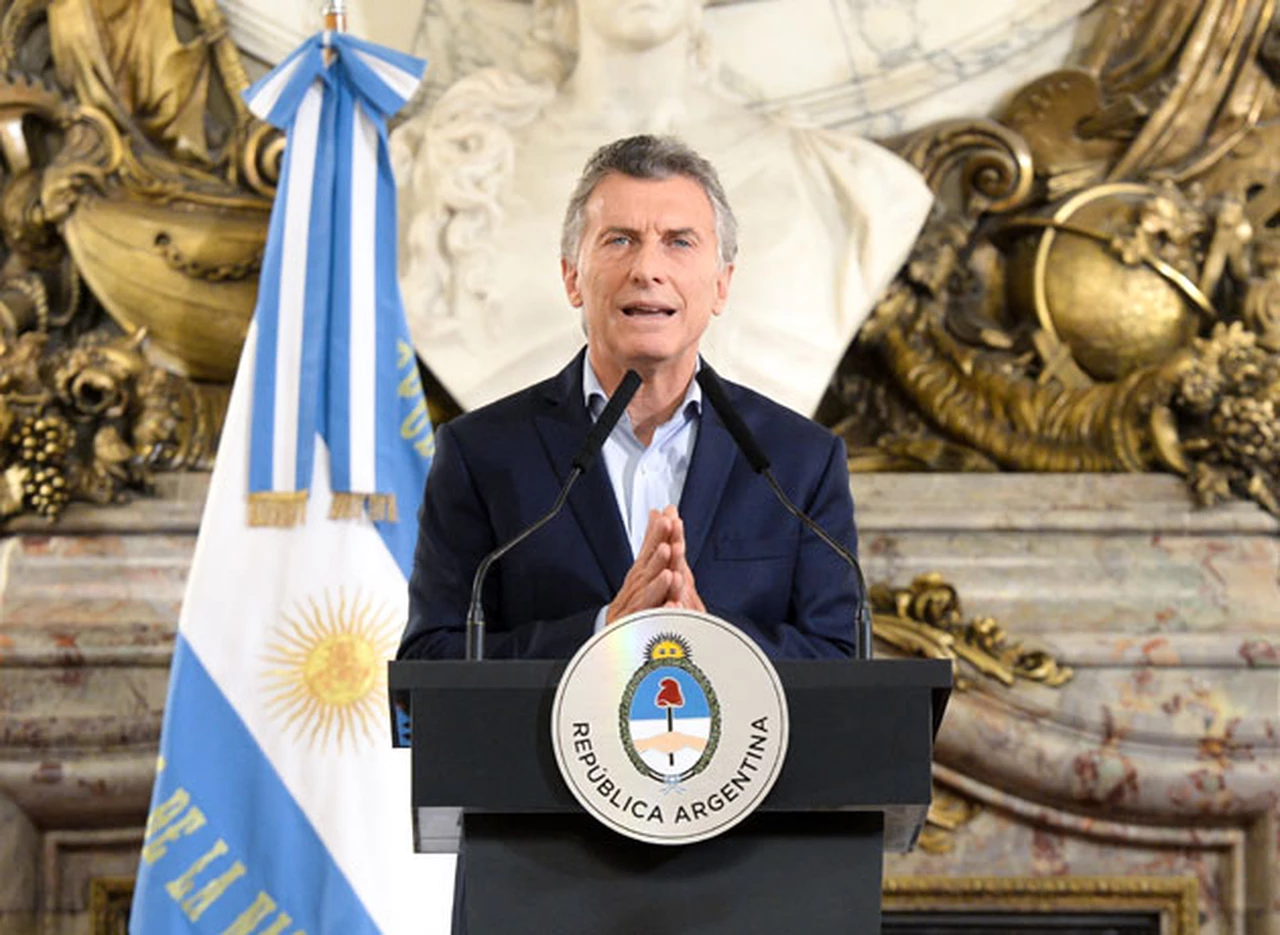 Macri acepta la "cláusula gatillo" en las paritarias del sector privado pero se pone duro con empleados estatales  