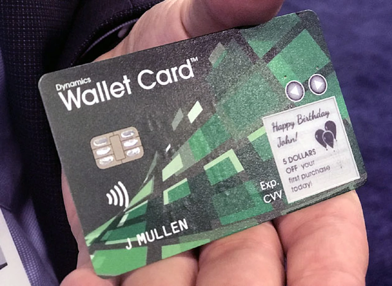 ¿Cómo son los nuevos "plásticos" tecnológicos con los que Visa y Mastercard quieren revolucionar las tarjetas?