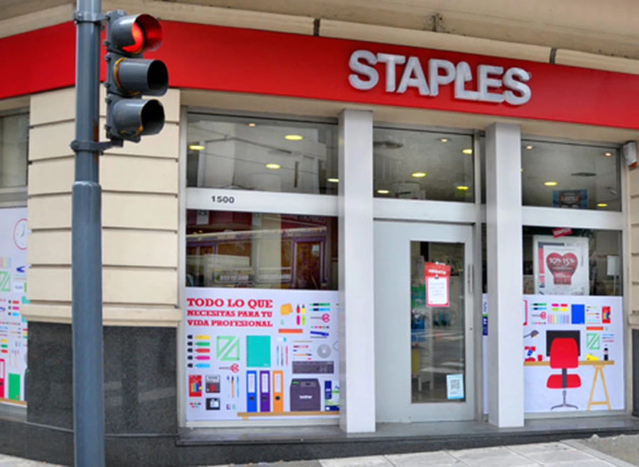 Staples vendió a Héctor Colella su operación en la Argentina