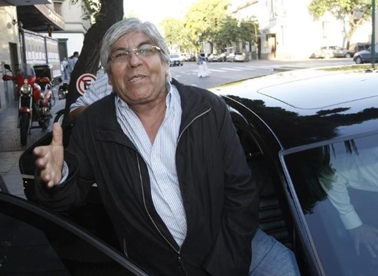 El auto que llevó a Hugo Moyano a la marcha tiene multas por $21.000