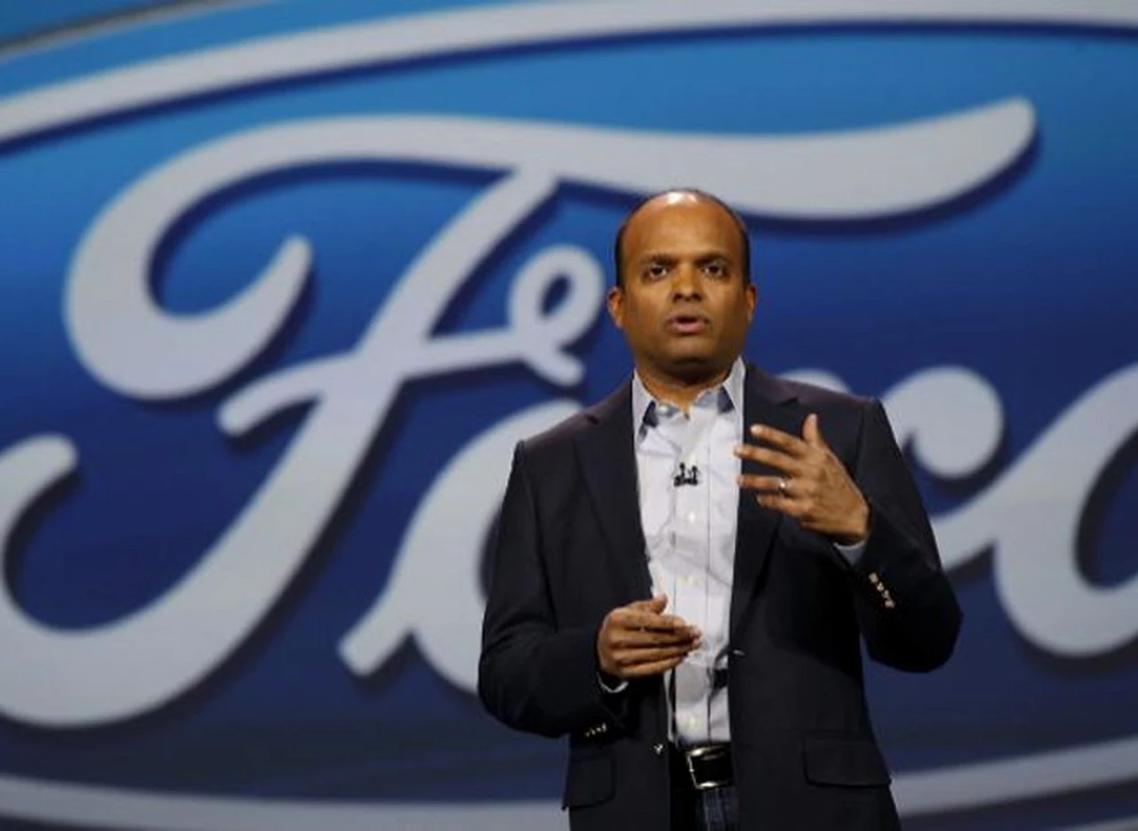 Ford despide a alto ejecutivo por su "comportamiento inadecuado"