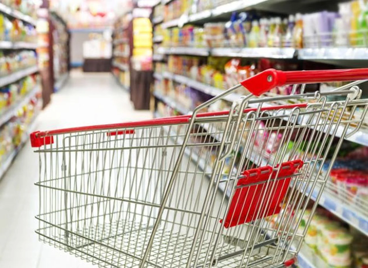 UIA admite que cayó venta de alimentos y advierte que fábricas están al 60% de su capacidad