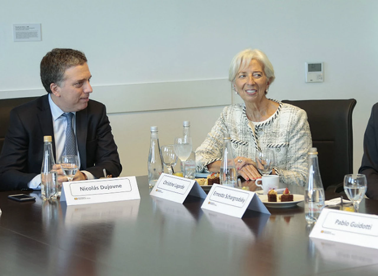 Dujovne se reunirá recién mañana con Christine Lagarde para continuar las negociaciones