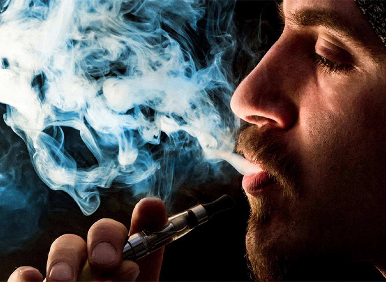 Algunos cigarrillos electrónicos son peores que la nicotina, sostiene un nuevo estudio