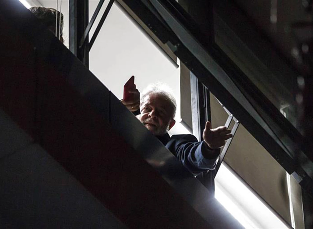 El ex secretario de la Presidencia pidió un "cordón humano" para resistir el arresto de Lula