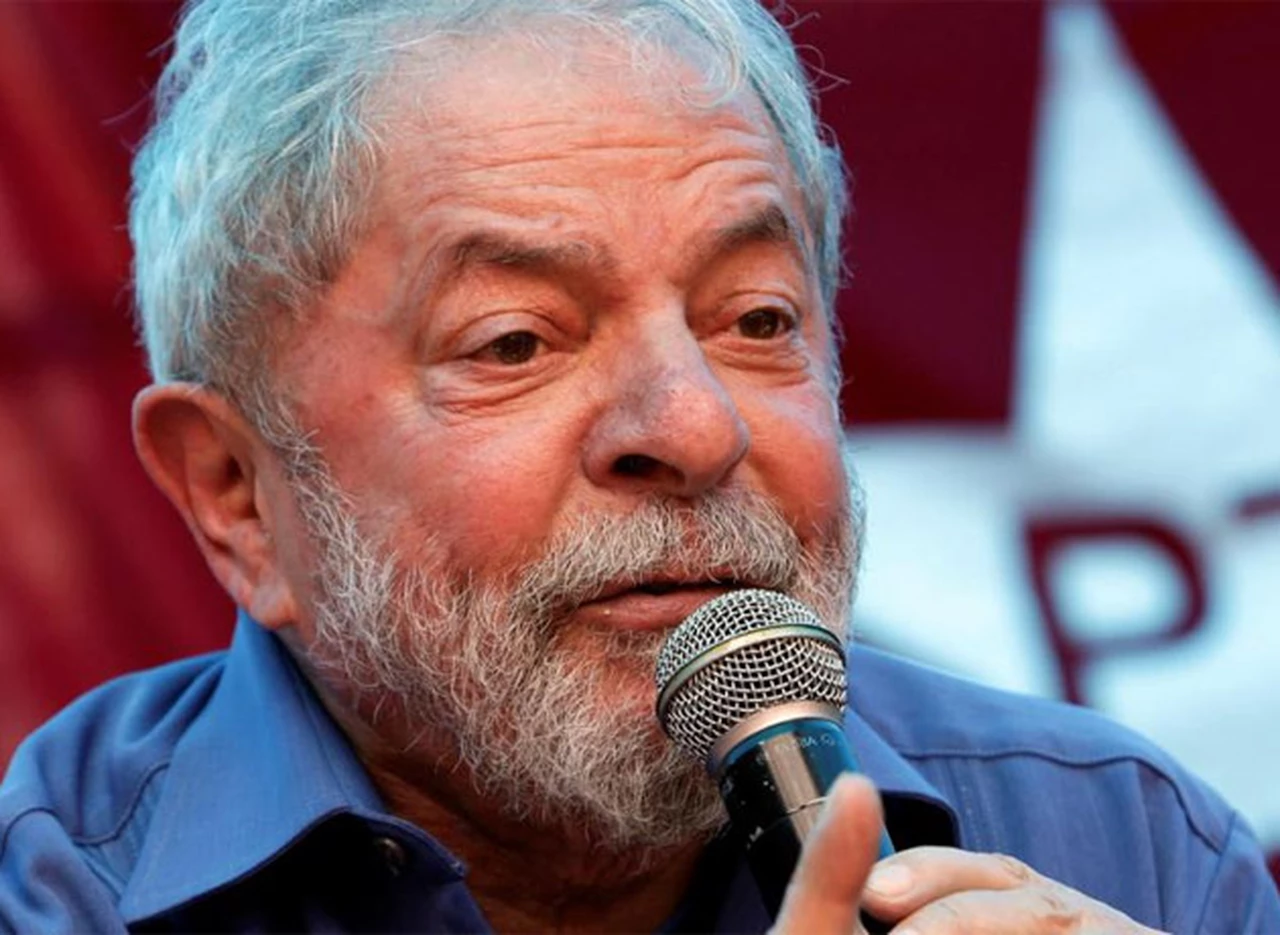 Lula resiste en el sindicato metalúrgico pero podrí­a entregarse este sábado, luego de una misa en memoria de su esposa