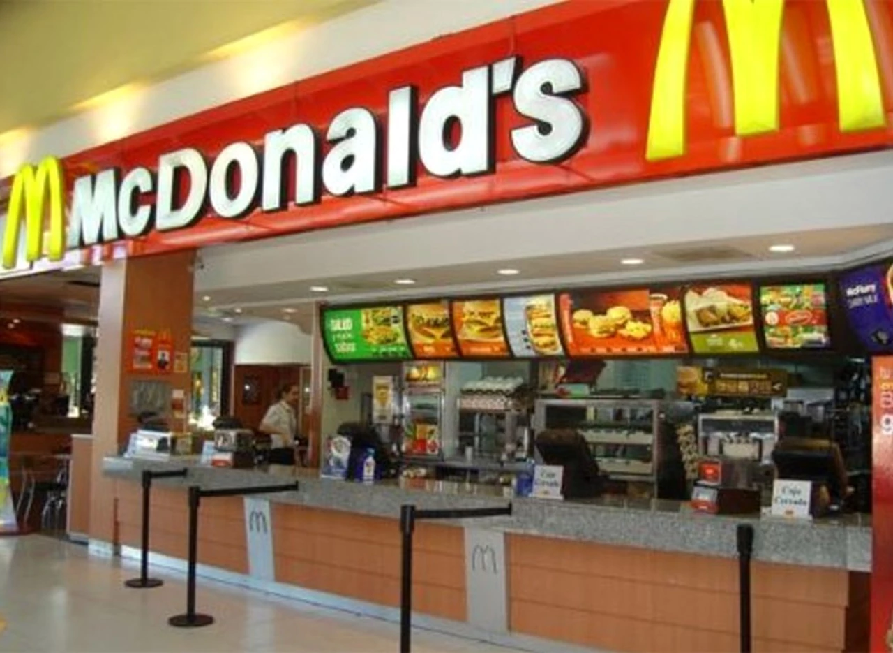 Ante la crisis, McDonald’s reduce los sueldos de su personal en más del 50% y crece el temor a despidos