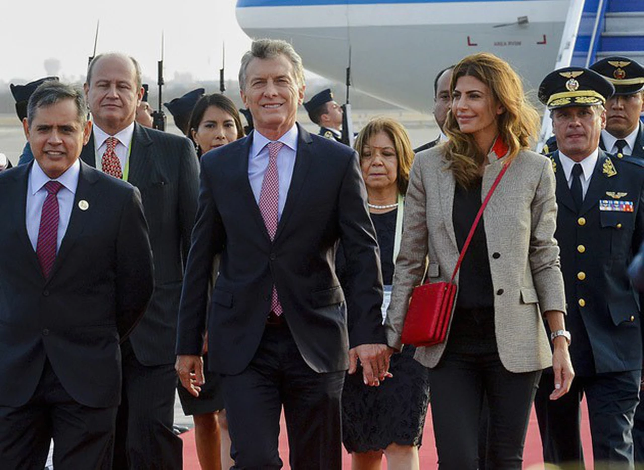 Macri llegó a Lima para participar de una Cumbre de las Américas que tendrá como ejes la corrupción y la cuestión venezolana